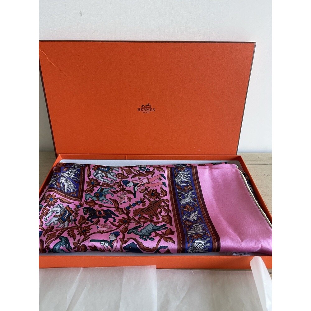 NIB HERMES 140cm Giant Silk Scarf Shawl Chasse en Inde Pink Purple Vintage RARE